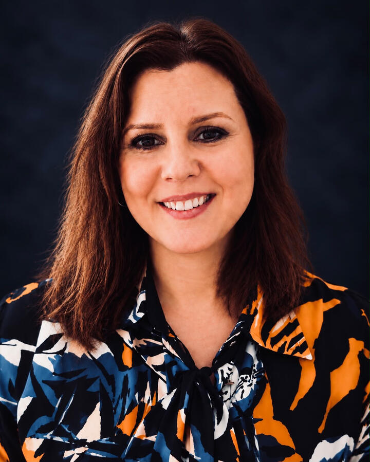 Justyna Communications